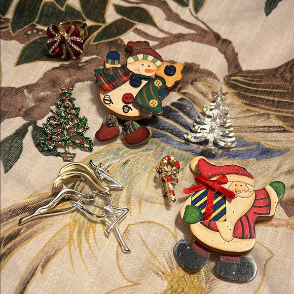 Vintage Festive Holiday Brooch Set for Women (7) - Picture 1 of 8